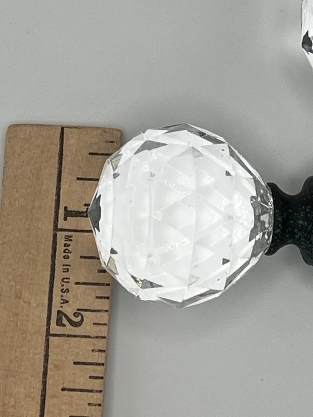 Pair Faceted Acrylic Crystal Ball Finials Green Speckled Base Curtain Lamp Rod